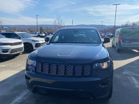 Used 2018 Jeep Grand Cherokee Altitude image 6