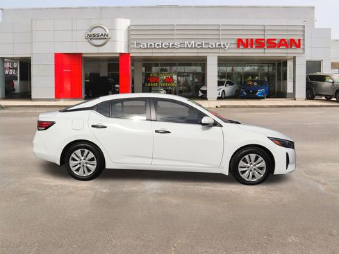 Used 2025 Nissan Sentra S image 2