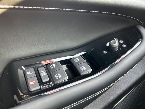 Used 2024 Jeep Grand Cherokee Overland image 17