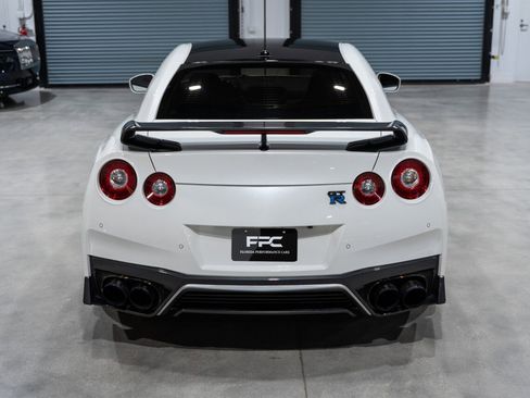 Used 2017 Nissan GT-R Premium image 5