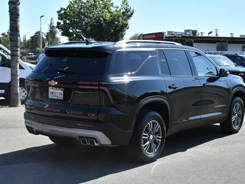 Used 2024 Chevrolet Traverse LT FWD image 8