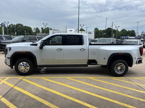 New 2026 GMC Sierra 3500 Denali Ultimate AWD/4WD image 9