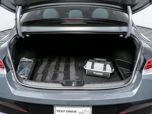 New 2025 Hyundai Elantra Limited image 28