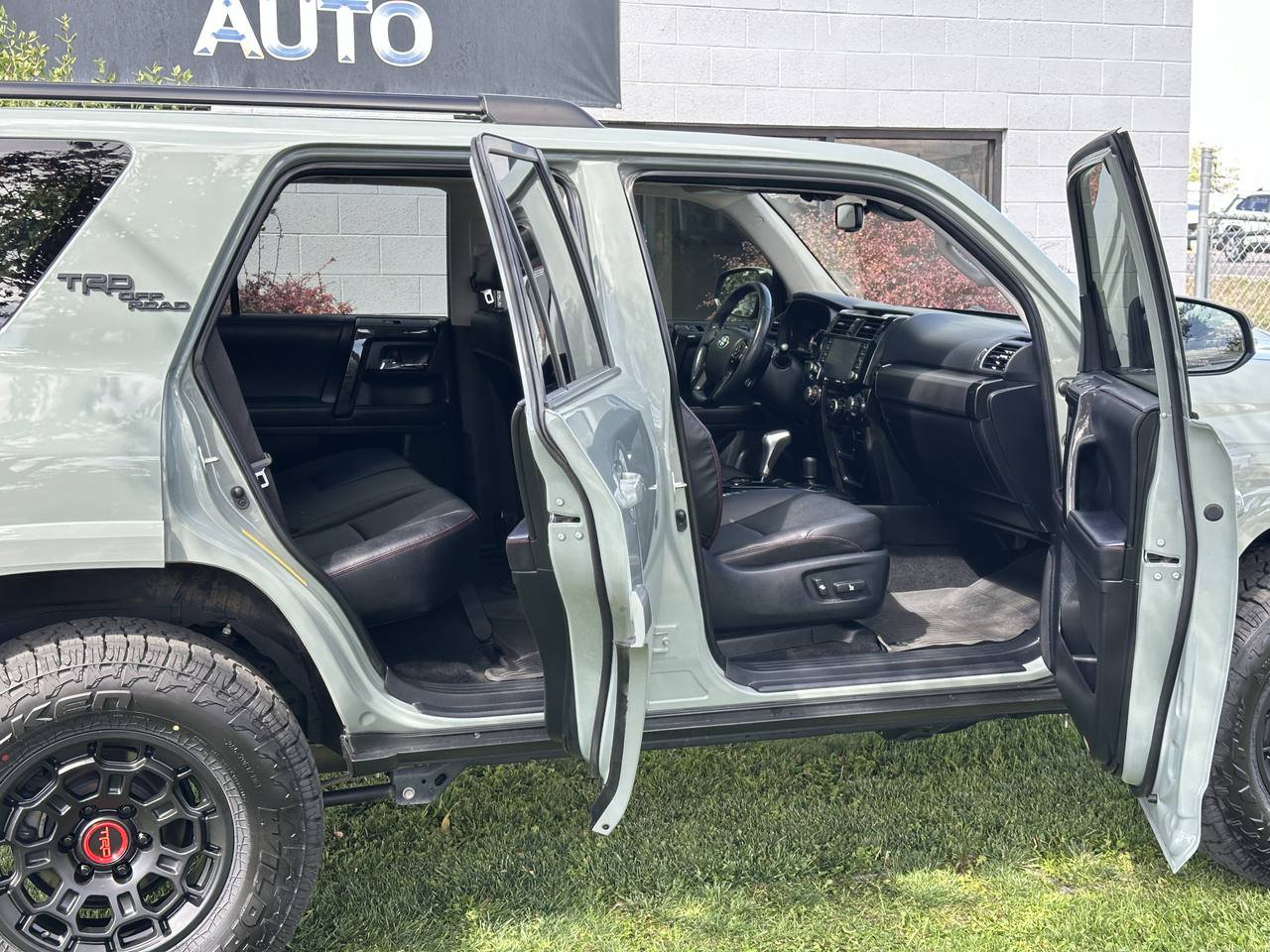 Used 2023 Toyota 4Runner TRD Off-Road Premium w/ Off Road Premium Plus Package AWD/4WD image 24