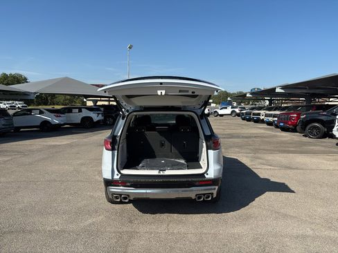 Used 2027 GMC Acadia Denali FWD image 7