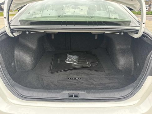 Used 2023 Nissan Altima 2.5 SV FWD image 8