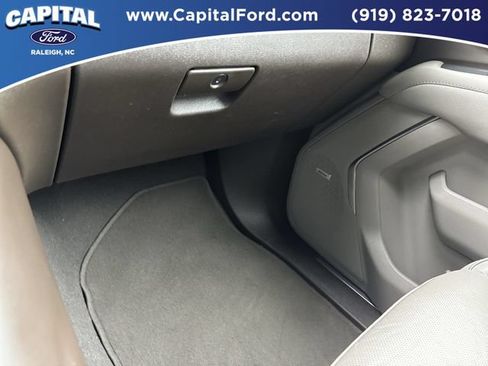 Used 2022 GMC Yukon XL SLT w/ SLT Luxury Package AWD/4WD image 27