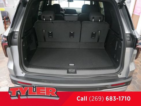 New 2025 Chevrolet Traverse LT w/ Driver Confidence Package image 16