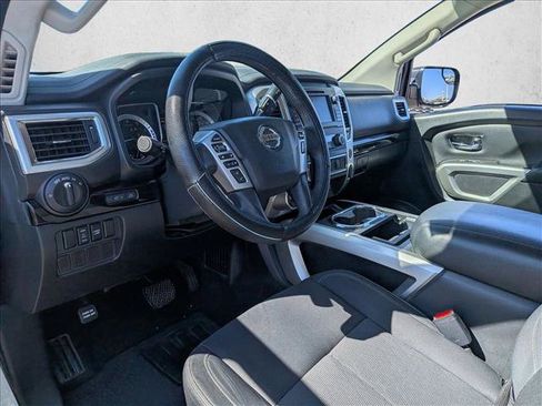 Used 2019 Nissan Titan SV w/ SV Convenience Package AWD/4WD image 9