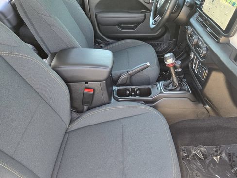 Used 2025 Jeep Wrangler Sport AWD/4WD image 14