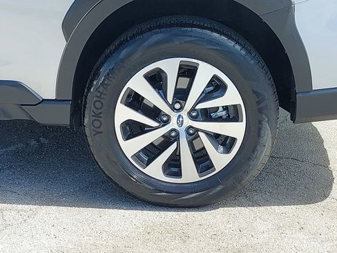 Used 2025 Subaru Outback Premium image 34