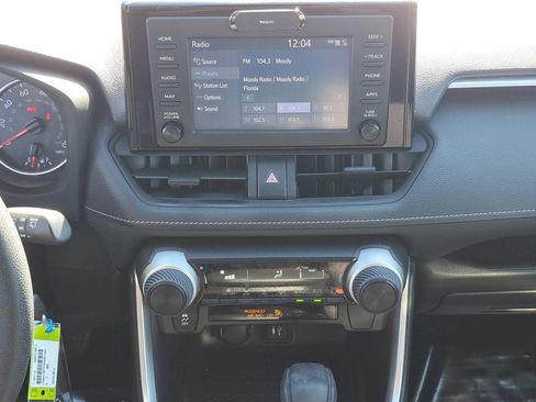 Used 2019 Toyota RAV4 LE image 28