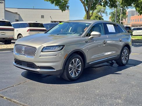 Used 2023 Lincoln Nautilus FWD image 2