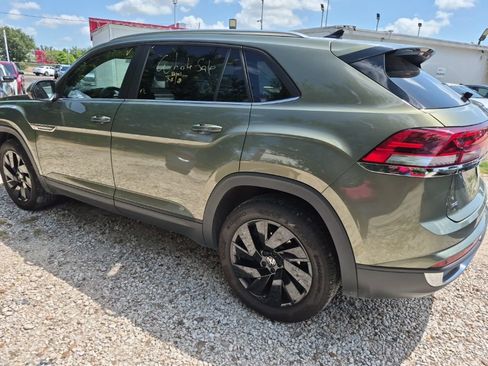 Used 2025 Volkswagen Atlas Cross Sport SE FWD image 2