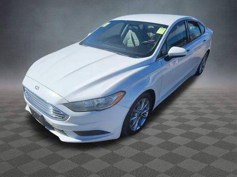 Used 2017 Ford Fusion SE image 4