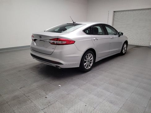 Used 2017 Ford Fusion SE image 9