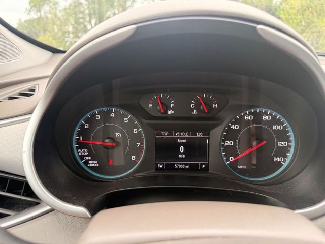 Used 2025 Chevrolet Malibu LT FWD image 3