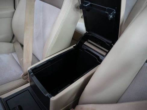 Used 2012 Toyota Camry XLE w/ Leather Pkg FWD image 36