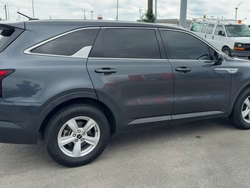 Used 2022 Kia Sorento LX FWD image 7