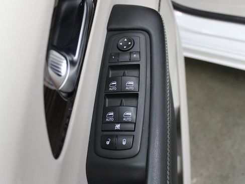 Used 2022 Chrysler Pacifica Limited image 12