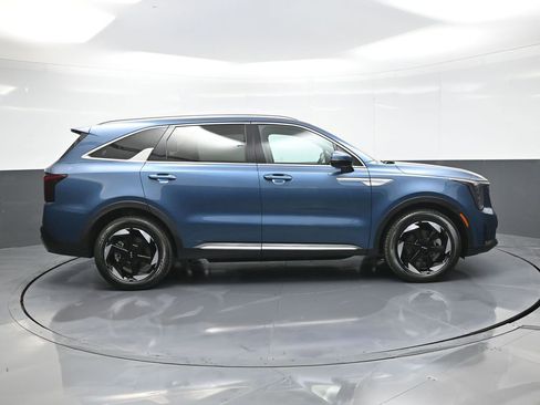 New 2025 Kia Sorento EX image 9