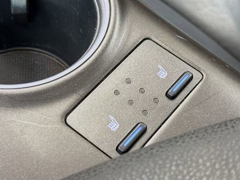 Used 2022 Toyota Camry XLE w/ Navigation Upgrade Package image 21