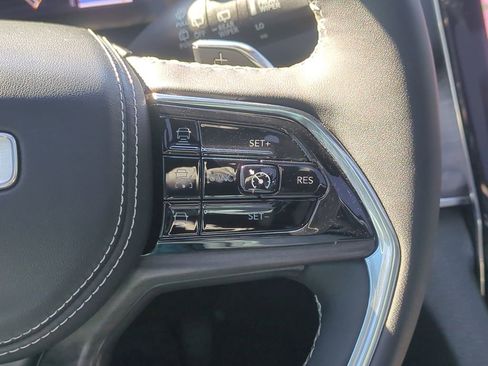 Used 2023 Jeep Grand Cherokee Overland image 30