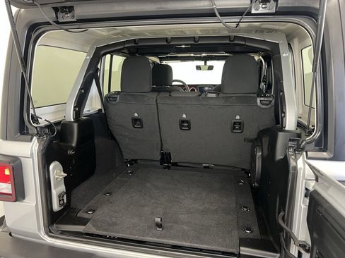 Used 2023 Jeep Wrangler Unlimited Rubicon image 7