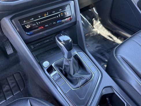 Used 2022 Volkswagen Tiguan SE image 17