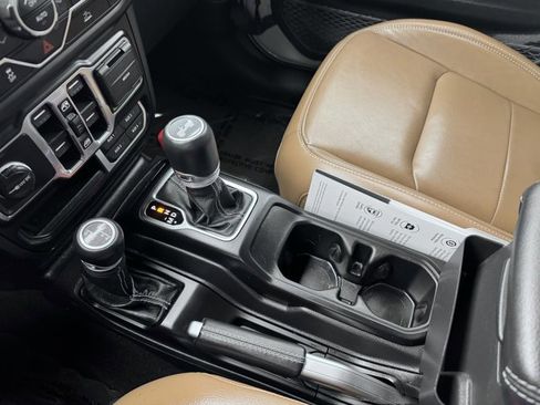 Used 2022 Jeep Wrangler Unlimited Sahara w/ Cold Weather Group image 16