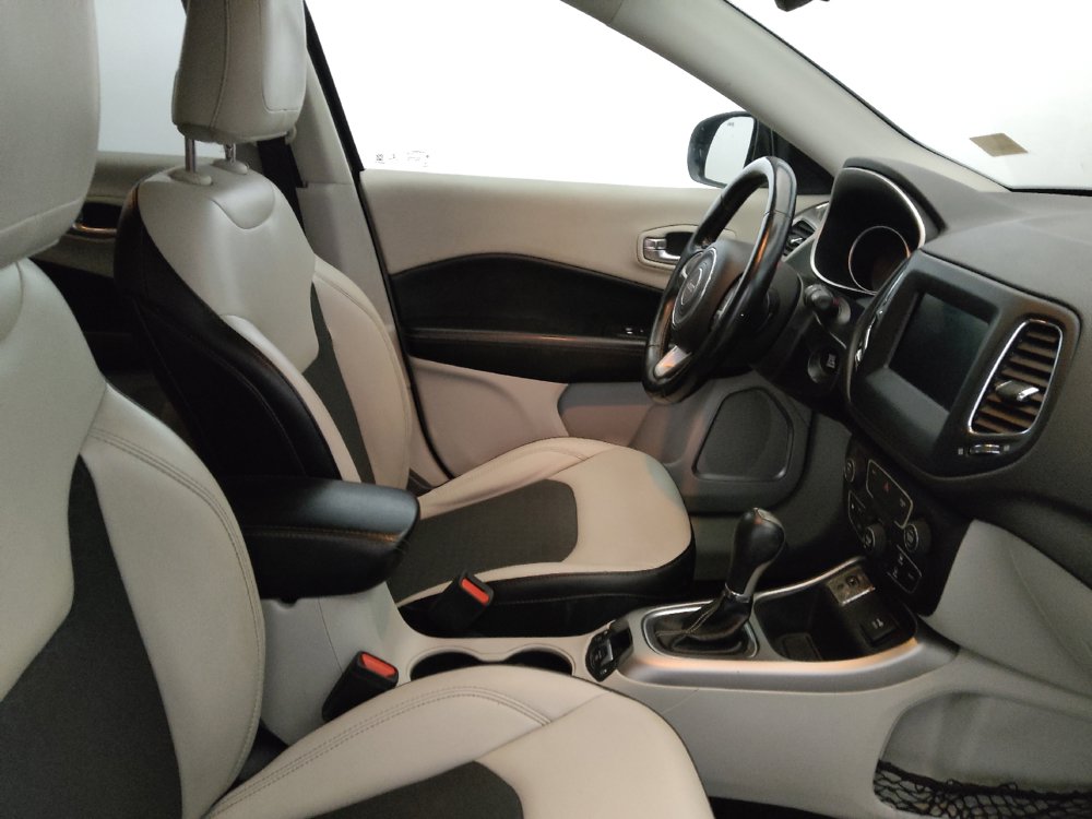 Used 2019 Jeep Compass Latitude FWD image 21