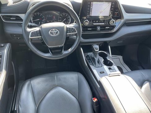 Used 2021 Toyota Highlander Limited FWD image 14