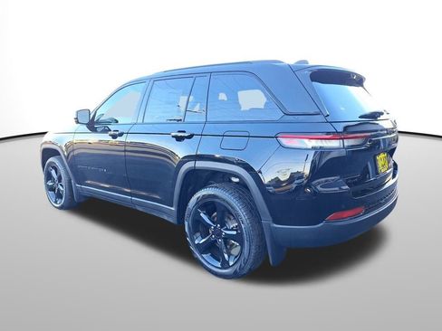 New 2025 Jeep Grand Cherokee Limited w/ Luxury Tech Group II image 3
