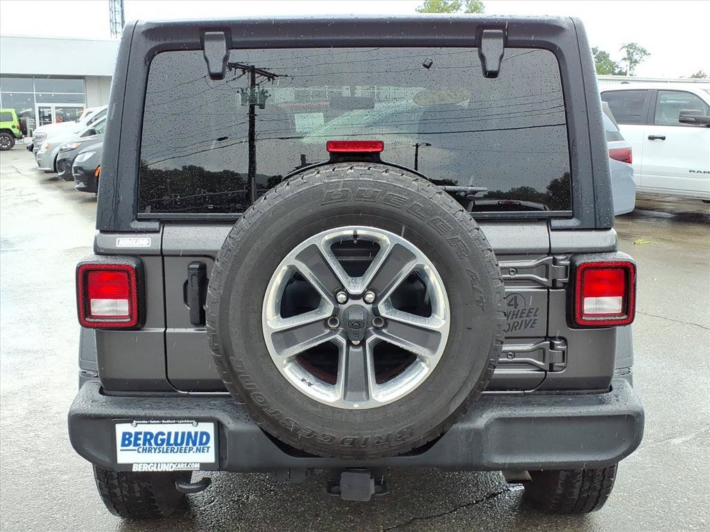 Used 2022 Jeep Wrangler Sport AWD/4WD image 5