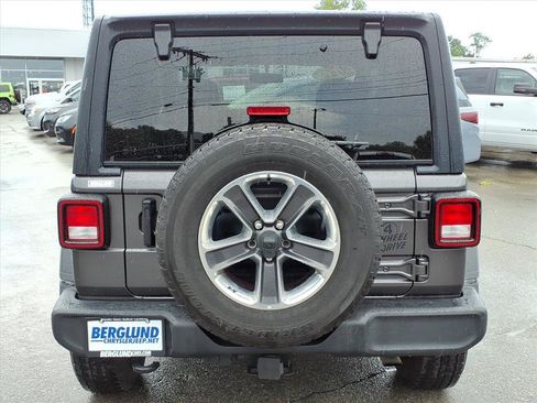 Used 2022 Jeep Wrangler Sport AWD/4WD image 5