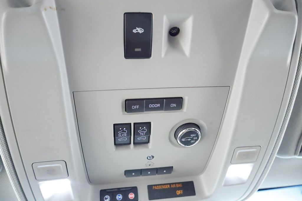 Used 2018 Cadillac Escalade Luxury AWD/4WD image 32