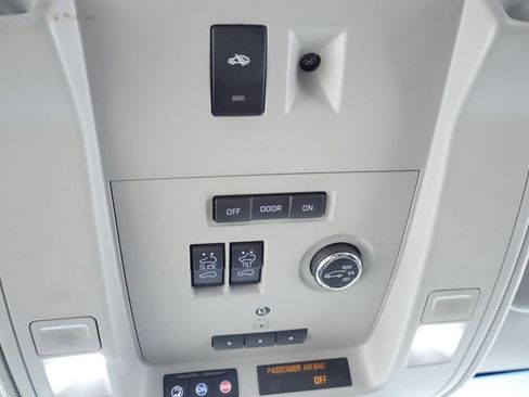 Used 2018 Cadillac Escalade Luxury AWD/4WD image 32