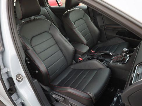 Used 2020 Volkswagen GTI SE FWD image 44