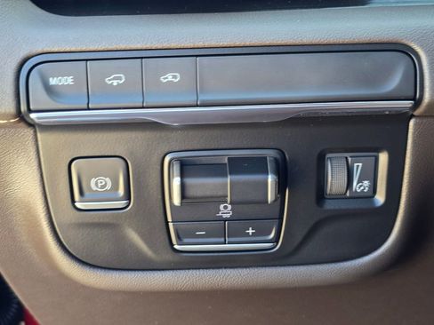 Used 2022 Cadillac Escalade ESV Premium Luxury w/ Performance Package RWD image 26