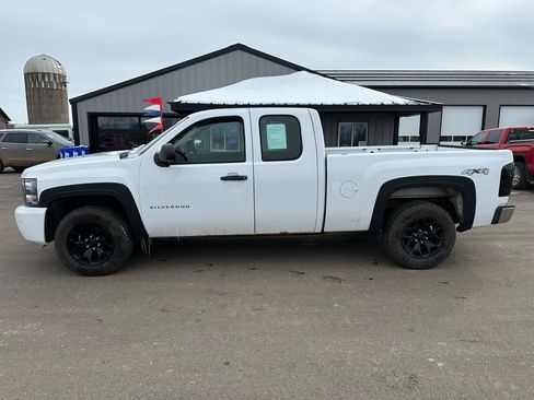 Used 2011 Chevrolet Silverado 1500 W/T AWD/4WD image 2