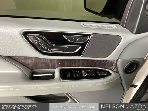 Used 2019 Lincoln Navigator L Select RWD image 17