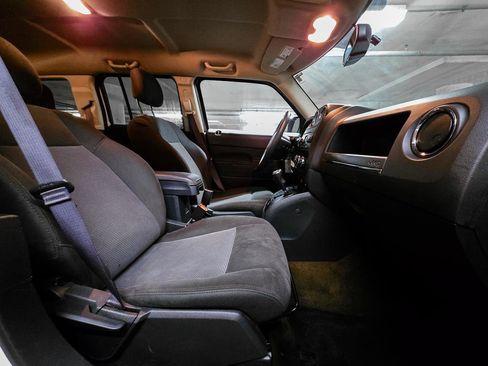 Used 2016 Jeep Patriot Sport image 32