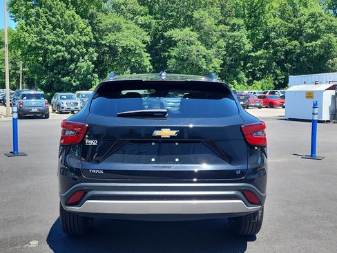 Used 2024 Chevrolet Trax LT w/ Driver Confidence Package FWD image 4