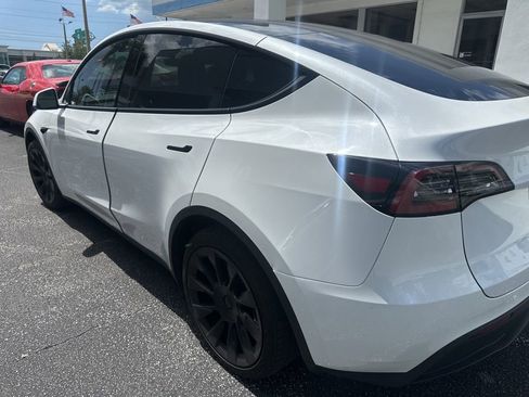 Used 2024 Tesla Model Y 2WD image 2