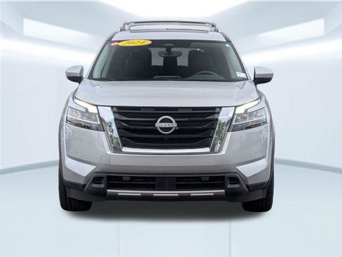 Used 2024 Nissan Pathfinder SL w/ SL Premium Package image 17