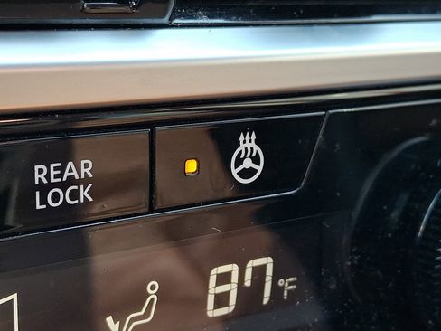 Used 2022 Nissan Pathfinder Platinum w/ Cargo Package image 28