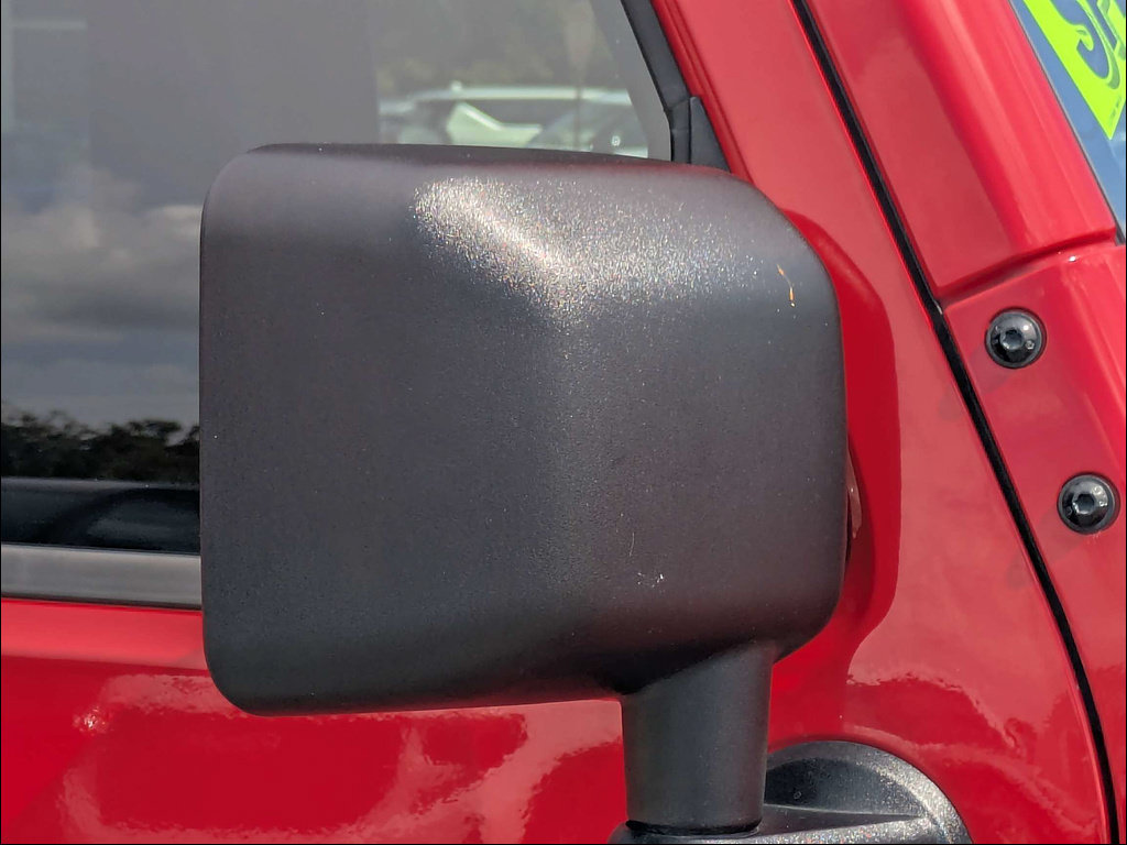Used 2018 Jeep Wrangler Unlimited Sahara AWD/4WD image 14