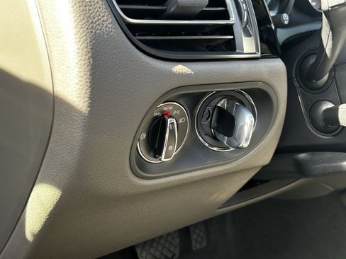 Certified 2025 Porsche Macan image 37