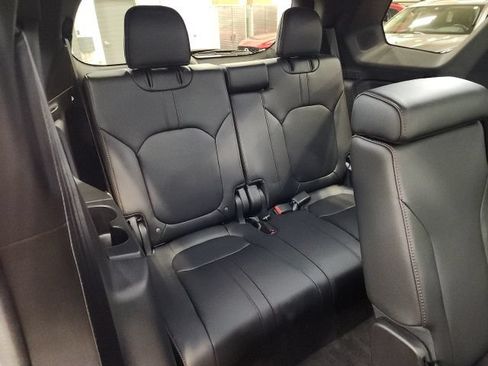 Certified 2025 Honda Pilot Black Edition image 32