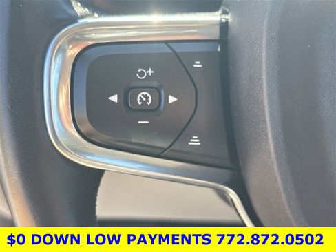 Used 2021 Volvo XC40 T5 Momentum w/ Protection Package Premier image 28